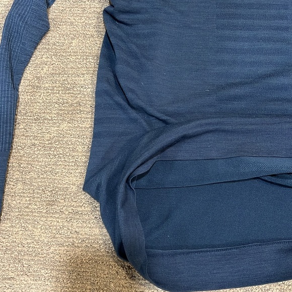 #90 🍋Lululemon pullover size 6 🍋 - Picture 4 of 4